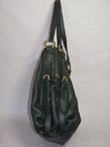 ＰＲＡＤＡのベージュ色革のバッグを深い緑・伊勢丹紙袋を参考に緑色に染め替え出来たら素敵に持てる